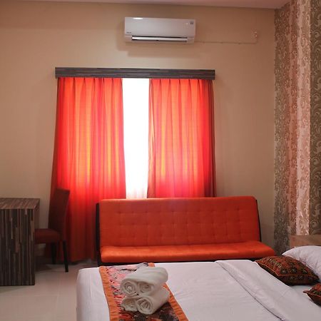 New D'Dhave Hotel Padang  Exterior photo