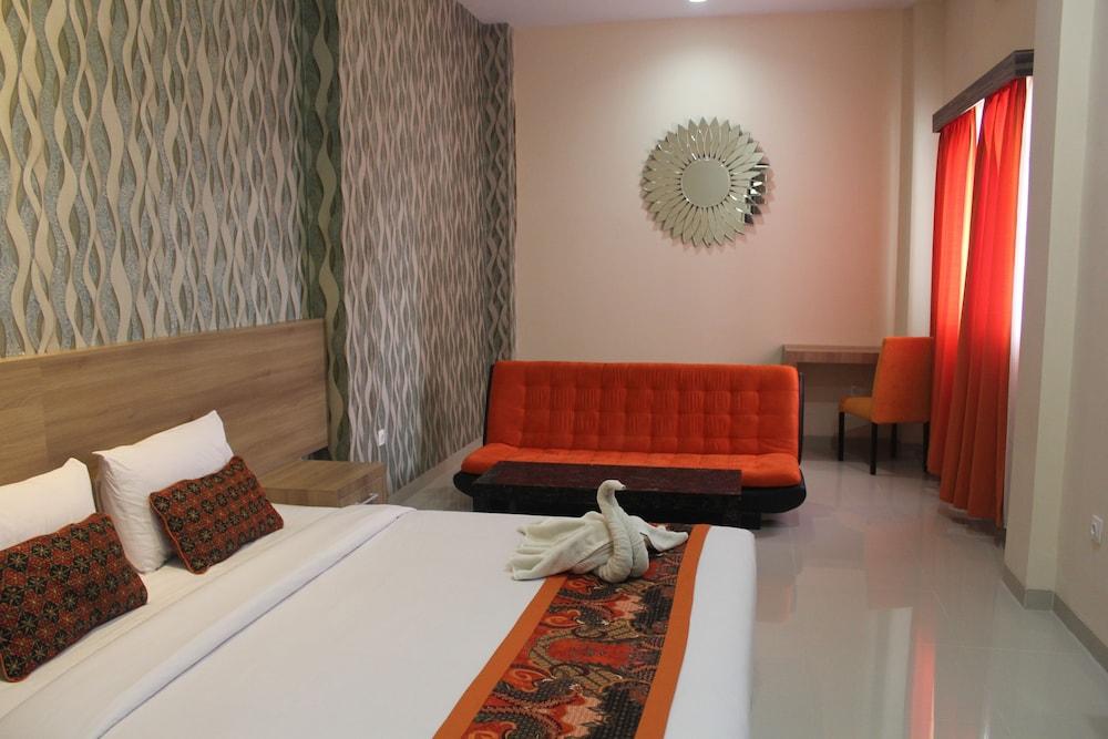 New D'Dhave Hotel Padang  Exterior photo