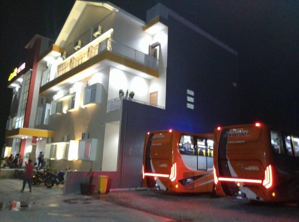 New D'Dhave Hotel Padang  Exterior photo