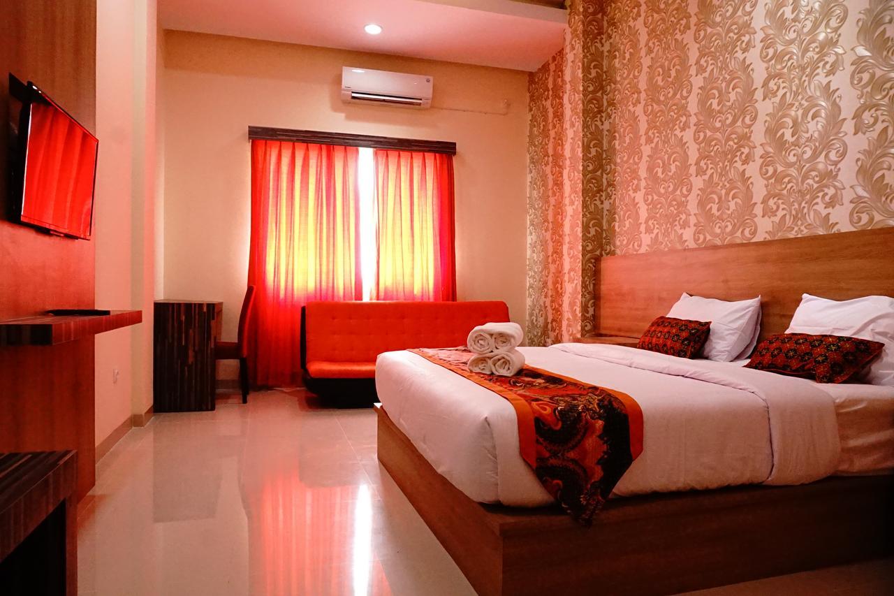 New D'Dhave Hotel Padang  Exterior photo