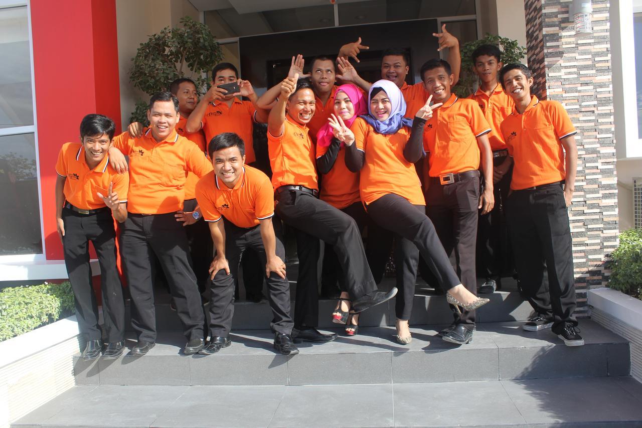 New D'Dhave Hotel Padang  Exterior photo