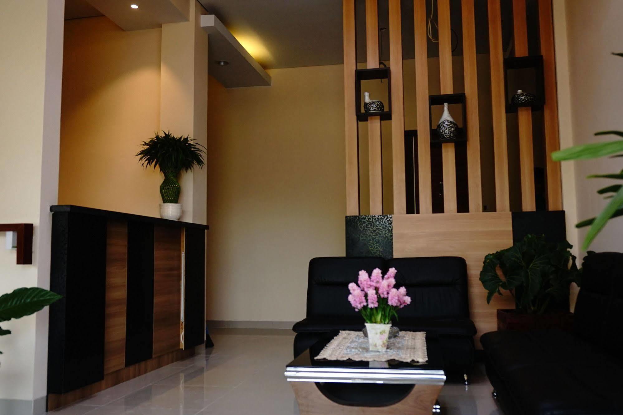 New D'Dhave Hotel Padang  Exterior photo